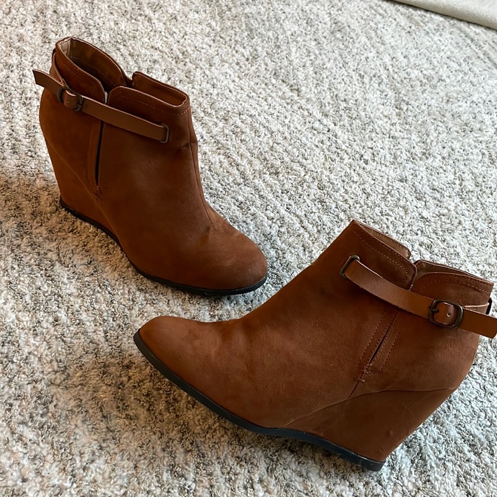 Maurice’s Suede Chestnut Wedges